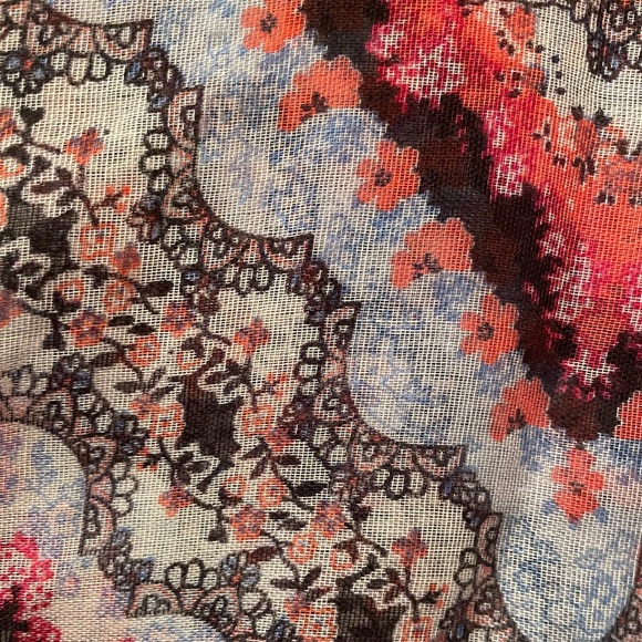 Ardene infinity scarf o/s - with design - Picture 5 of 6